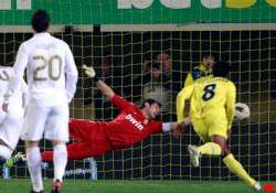 real madrid slips to 1 1 draw at villarrea