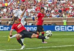 record crowd sees manchester united beat real madrid 3 1