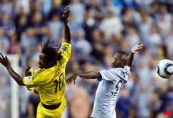 sporting kansas city beats crew 2 1 in mls