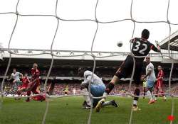 suarez salvages draw for liverpool against villa