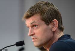 vilanova enjoys perfect debut in barca s 5 1 rout