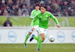 wolfsburg beats freiburg 3 2 in bundesliga