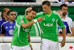 wolfsburg beats schalke 2 1