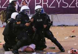 24 people hurt in clashes at euro 2012