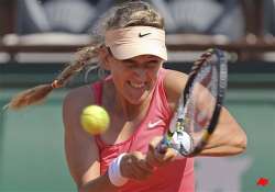 azarenka survives in 1st round of french open