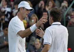 hall of fame top seeded isner advances