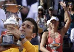 djokovic beats federer for rome title sharapova also wins