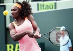 serena williams easily wins opening match at miami open