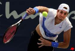 isner rallies past baghdatis at winston salem open