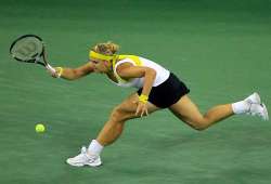 lisicki into quarterfinals in auckland