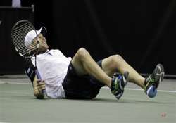 roddick advances to quarters at delray beach