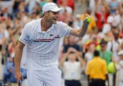 roddick keeps moving on at us open