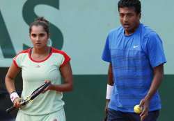 paes wins sania bhupathi crash out of wimbledon