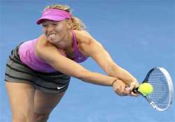 sharapova survives to reach brisbane semifinals