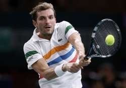 tsonga edges past benneteau at paris masters