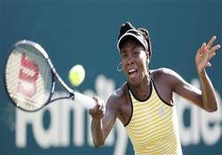 venus williams advances in charleston