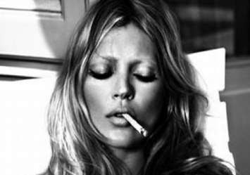 Kate Moss' splurges 2000 pounds on e-cigarettes