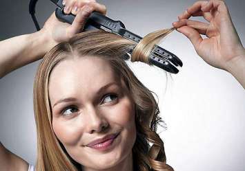 how to curl hair with a straightener by yourself