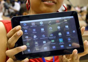 aakash tablet finds its way into pilot projects for us children