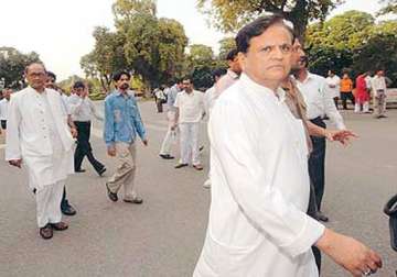 ahmed patel asks pm to lift ban on cotton export