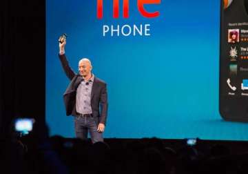 amazon unveils fire phone with 3d graphics and other smart features