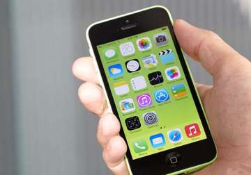 apple launches cheaper 8gb iphone 5c