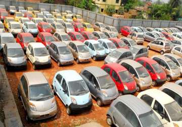auto industry slump continues car sales drop 7.59 in jan