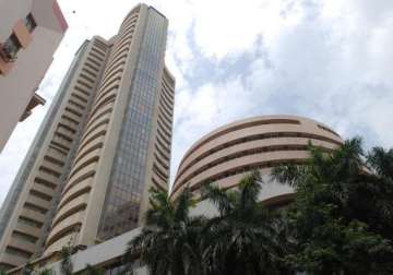 bse sensex up 21 pts as tata consultancy services bajaj auto shares soar