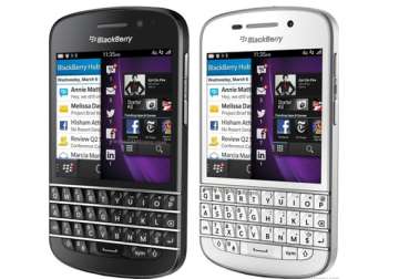 blackberry offers rs 5 000 gift card to american express card holders who buy the q10