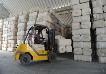 centre lifts ban on cotton exports