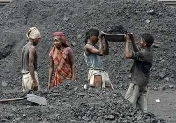 coal india to give 25 pc hike in wages to workers