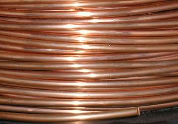 copper extends gains in futures trade on global cues