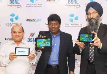 datawind bsnl tie up for free bundled data with ubislate tablets