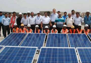 delhi metro launches its first solar power plant in pictures