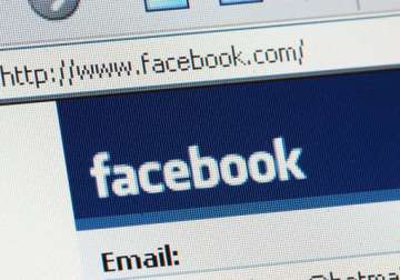 facebook to test mobile payments service