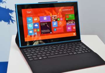 first impression nokia lumia 2520 is bright light and feels great to hold