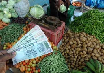 food inflation down to 4 yr low of 4.35 all eyes on rbi meet