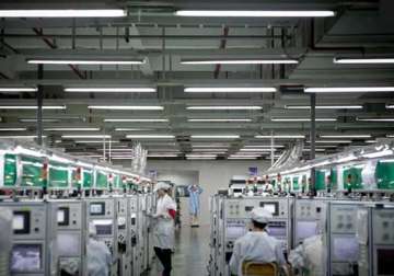foxconn offers to train americans on manufacturing