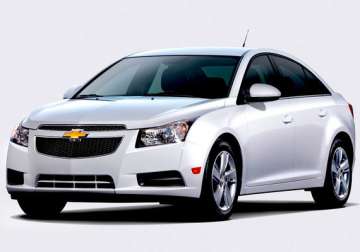 gm india launches updated chevrolet cruze at rs. 13.70 lakh