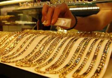 gold gains rs 230 on low level buying global cues