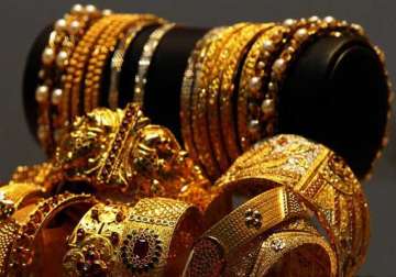 gold gains on increased buying global cues