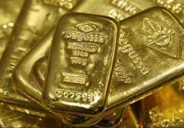 gold hits 11 month low of rs 27 500 on weak global cues