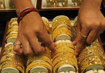 gold hits one month high of rs 28 625 on global cues