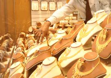 gold plunges by rs 440 to rs 30 800