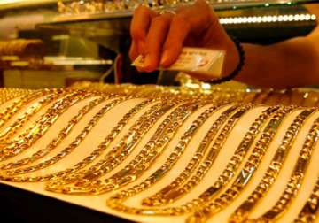 gold plunges on increased stockists selling weak global cues