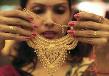 gold prices may cross rs 33 000 on shortage in supply