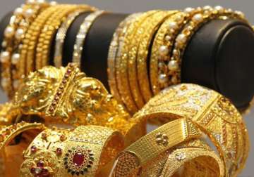 gold tumbles from record high down rs 1 575 on fresh selling