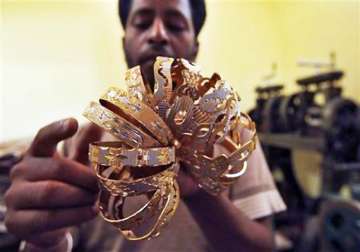 gold crashes by rs 920 to rs 28 140