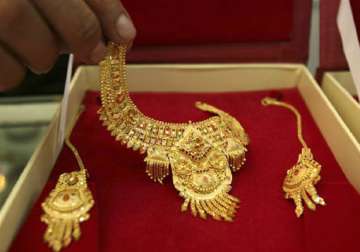 gold hits record high of rs 29 540 per 10 grams