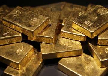 gold loses rs 100 on global cues silver gains rs 50